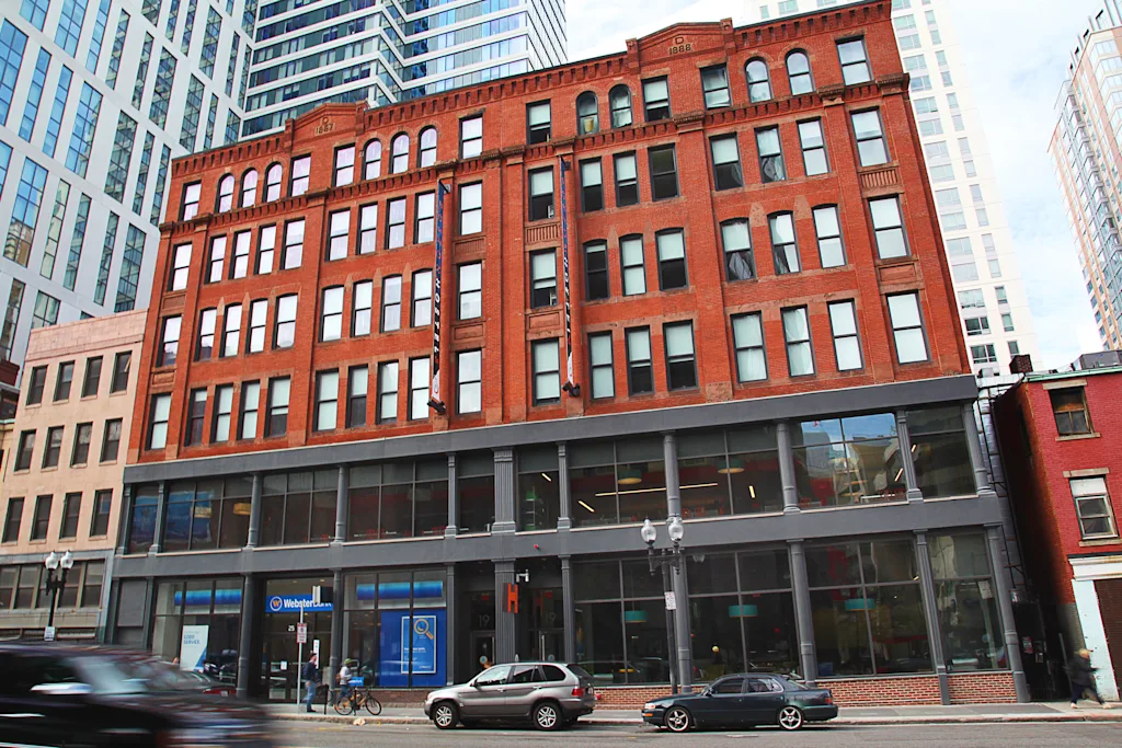 The outside view of the HI Boston with its red bricks and large windows.