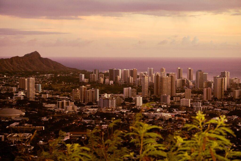 From a viewpoint, you can see Diamond Head and Wakiki's famous hotels during dusk. 
