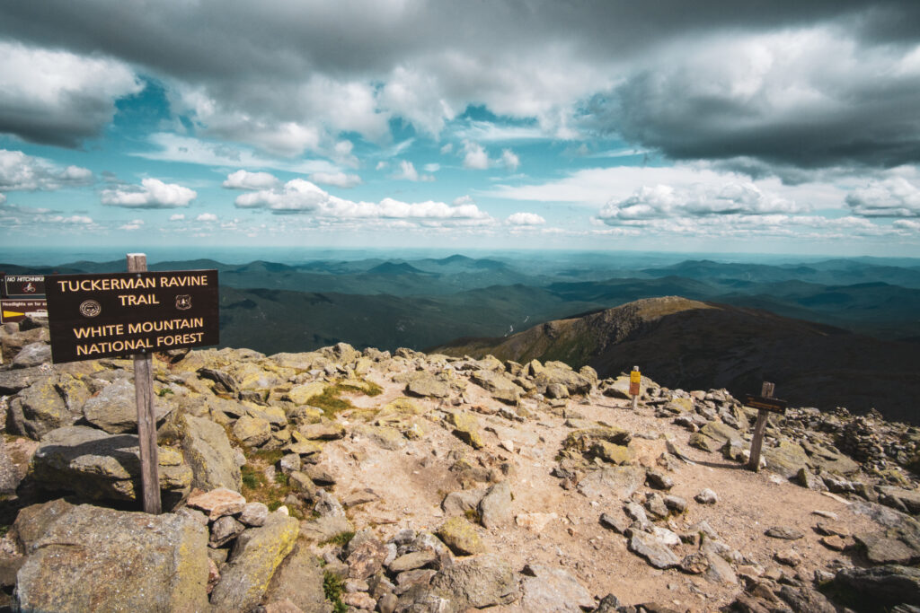 A sign on top of Mount Washington indicates the start of the tral. 