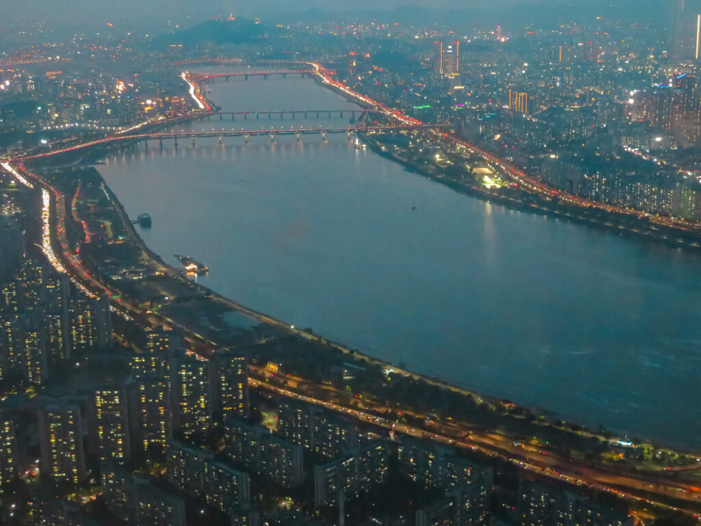 The view of the Han River from Lotte World Tower.