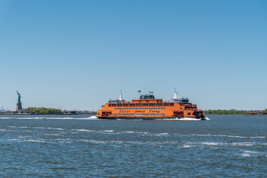 The Staten Island cross the Hudson, passing by the Statue of Liberty
