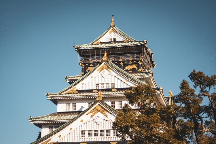 The outside fascade of the Osaka Castle