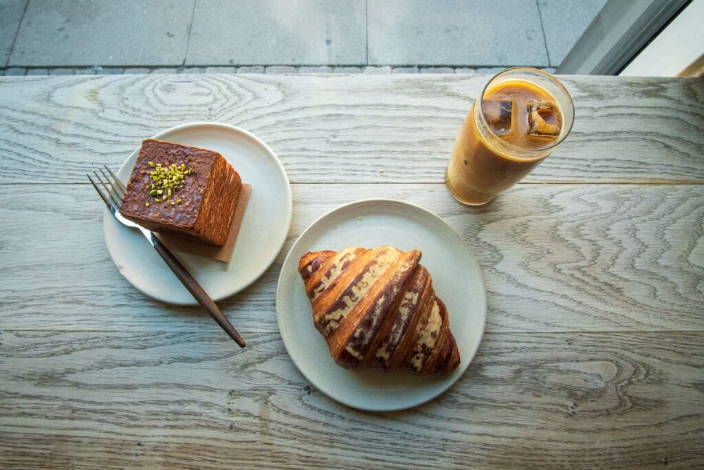 A order from a Danish bakery, featuring baked goods and coffee.